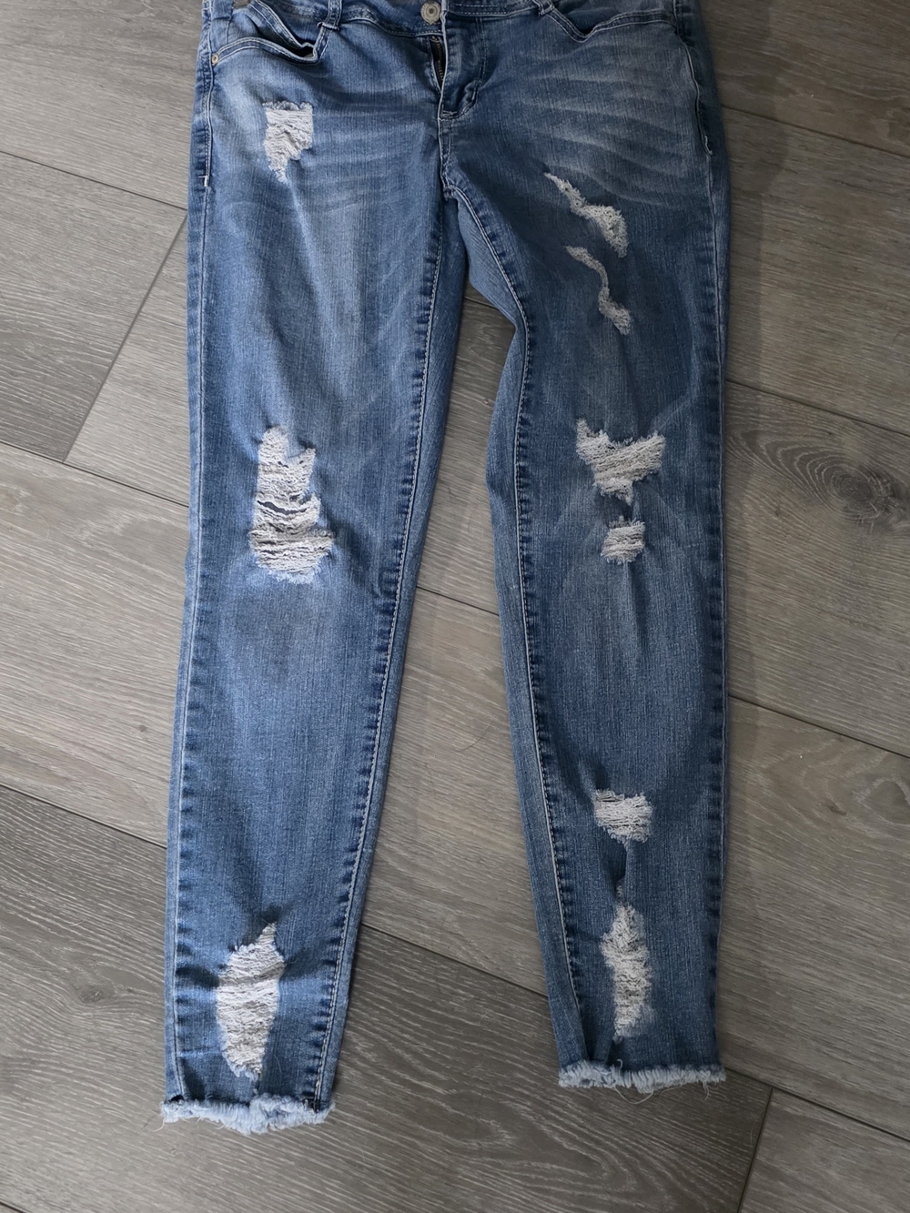 Wallflower Women's Light Blue Distressed Skinny Jeans
